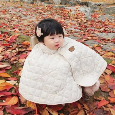 poncho bébé hiver enfant assis chaise automne